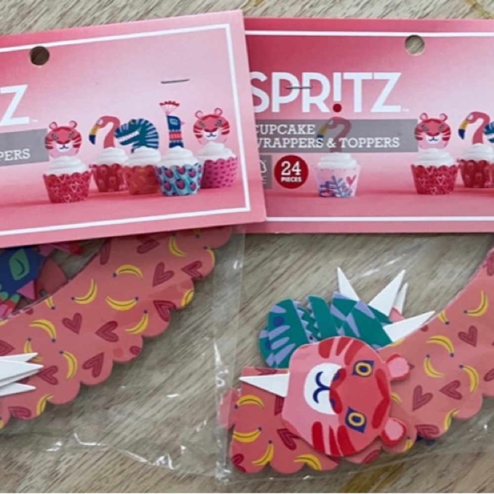 24 pc spritz cupcake wrappers and 24pc toppers